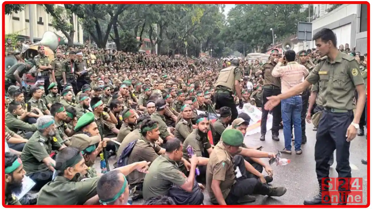 পল্টন থানায় পুলিশের কাজে বাধা ৪ হাজার আনসার সদস্যের বিরুদ্ধে মামলা S24 Online